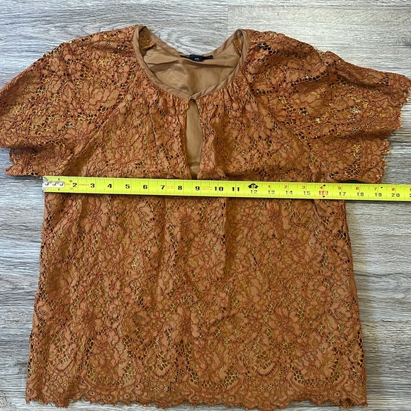 J. Crew Women's Stunning Lace Lined Keyhole Front Blouse Burnt Orange Size XS - Picture 3 of 7
